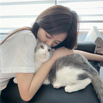 娇憨女郎